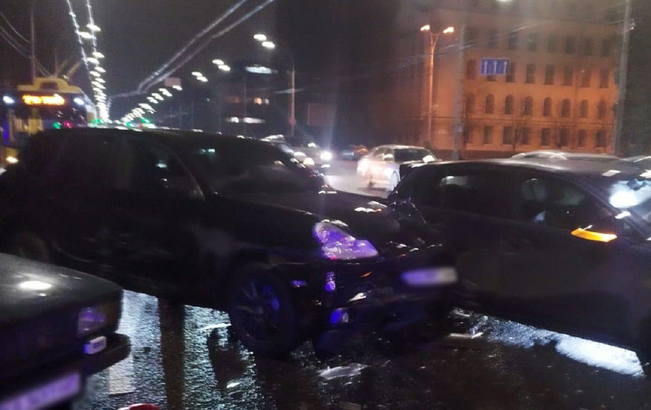 Зображення новини: Влаштував ДТП і відкрив стрілянину: у Києві затримали водія Porsche