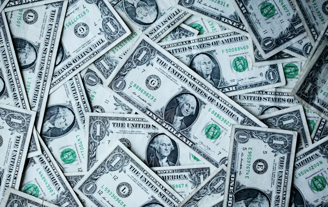 Зображення новини: НБУ знизив курс долара