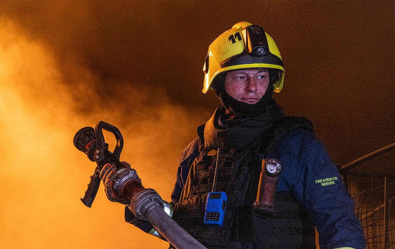 Зображення новини: У Києві пожежа у багатоповерхівці через падіння уламків