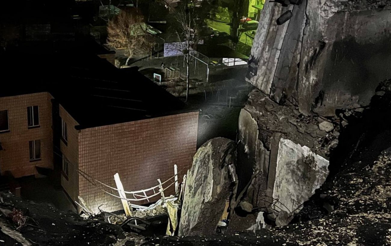 Зображення новини: Знесло два поверхи: ДСНС показала наслідки удару по будинку в Броварах