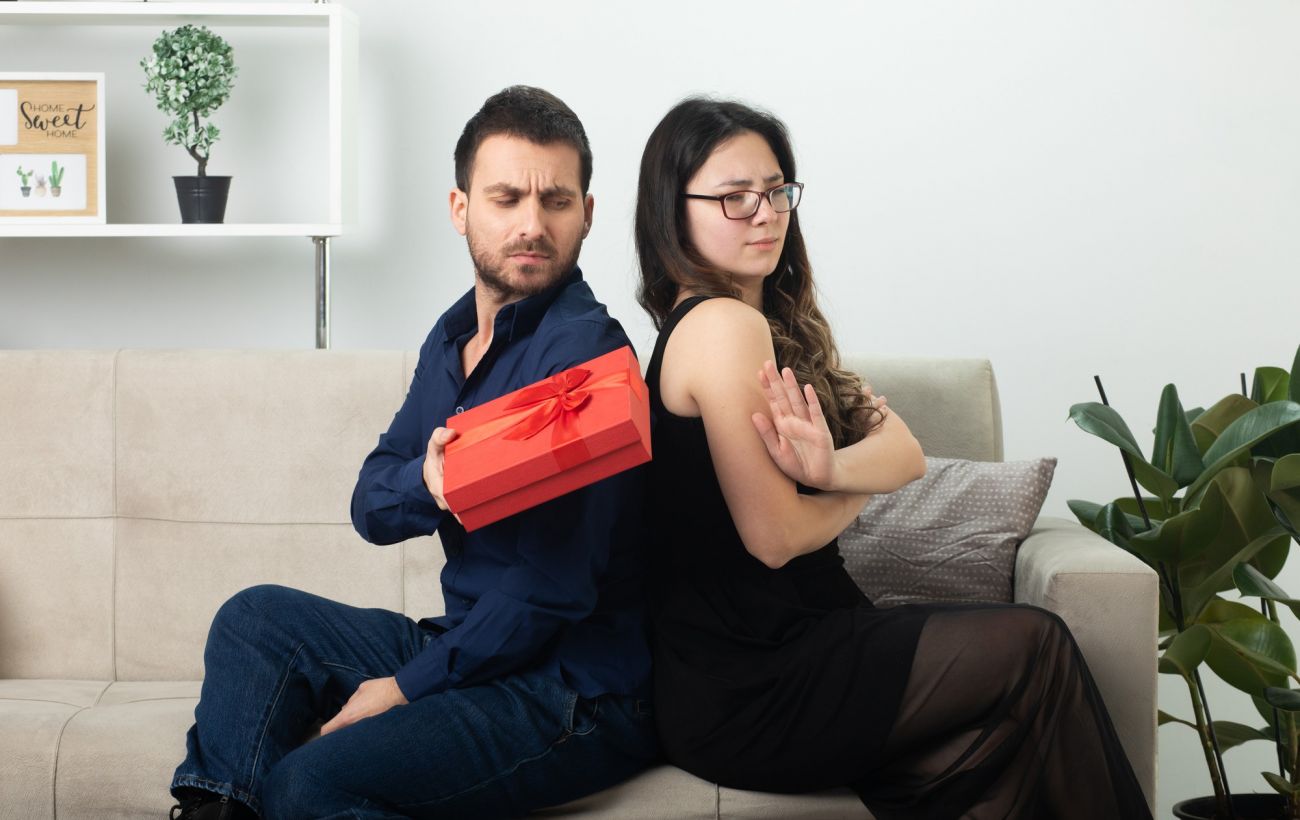 Зображення новини: Не даруйте це коханим: які речі приносять сльози, розлуку та проблеми