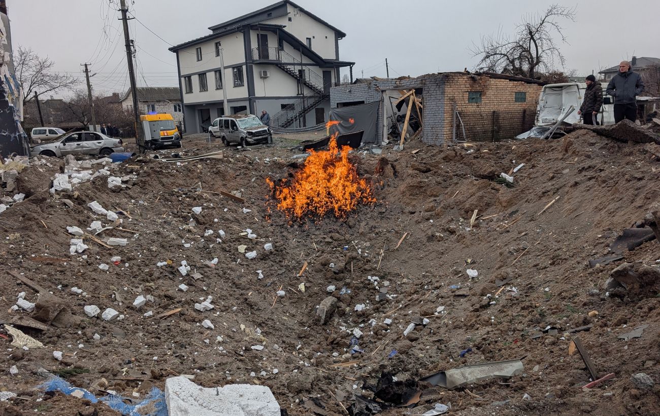 Зображення новини: Побиті будинки, перекинуті авто та вогонь з-під землі: репортаж РБК-Україна з Київщини