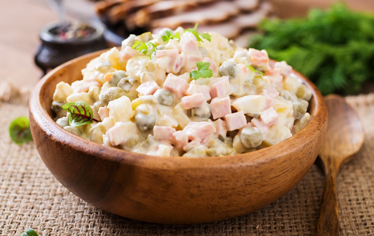 Зображення новини: Шеф-кухар розкрив швидкий спосіб відварювання овочі на "Олів'є"