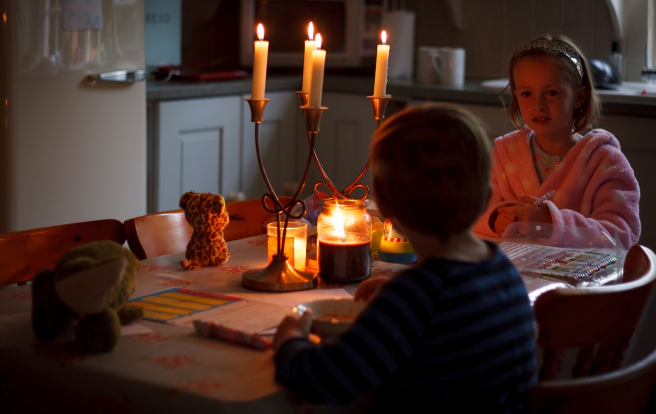 Зображення новини: Кому та як сьогодні вимикатимуть світло в Україні? Список областей та графіків