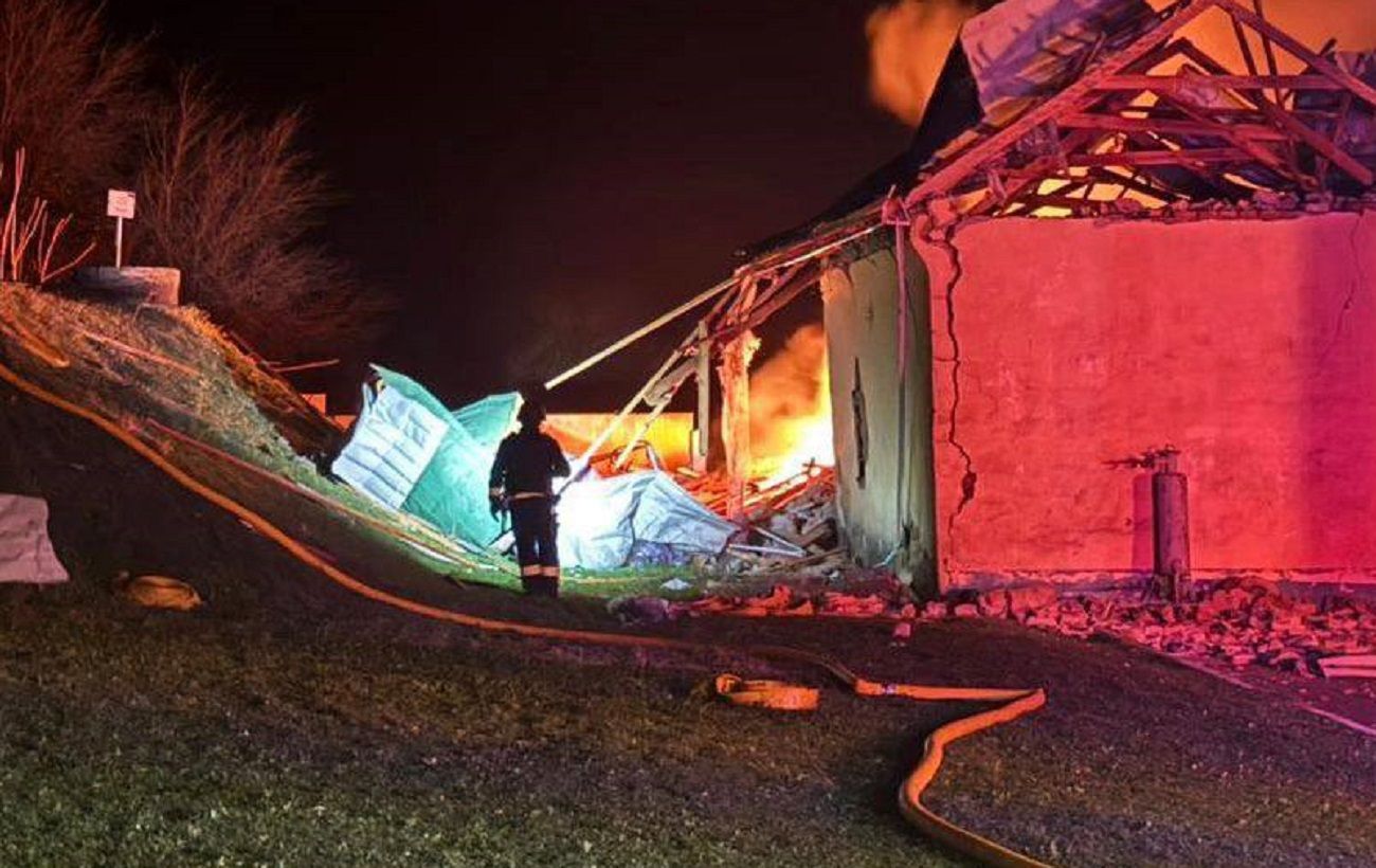 Зображення новини: Пожежа на енергооб'єкті та тисячі людей без світла: Росія вдарила по Одещині, фото