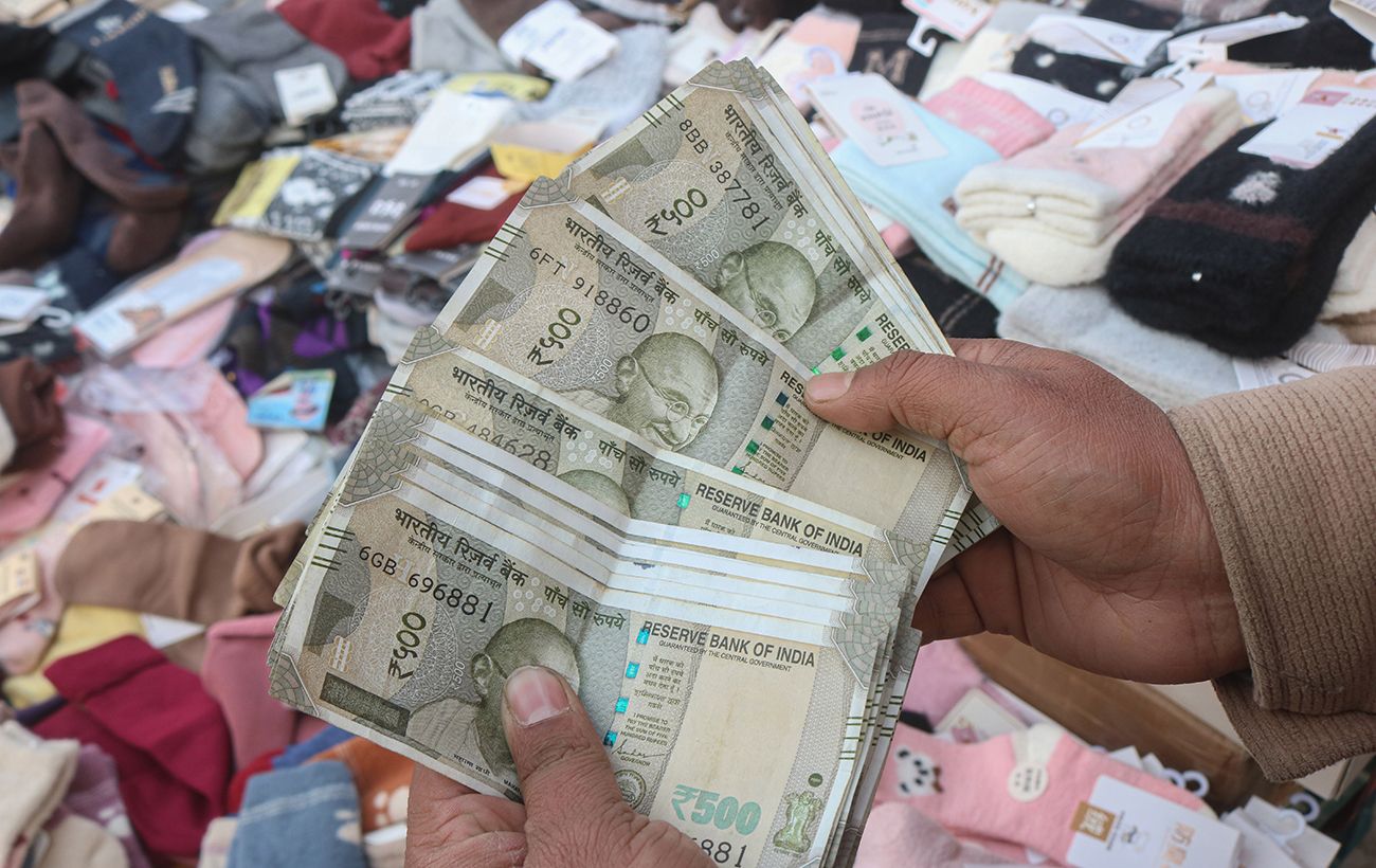 Зображення новини: Індійська рупія впала до історичного мінімуму через війну РФ в Україні