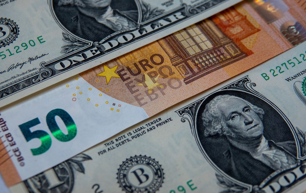 Зображення новини: Вартість долара і євро знизилася в обмінниках