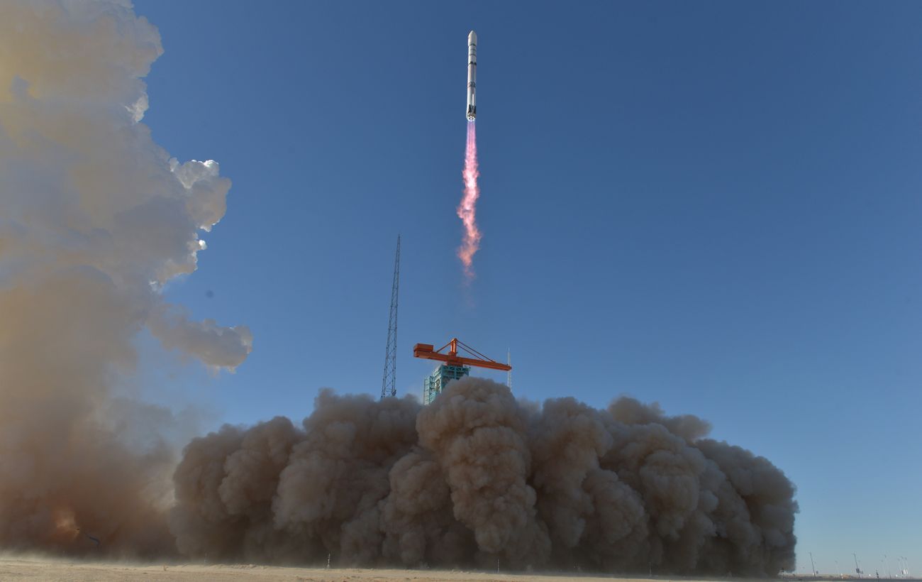 Зображення новини: Китай представив гіперзвукову ракету за ціною "Шахеда", яка б'є на 1300 км