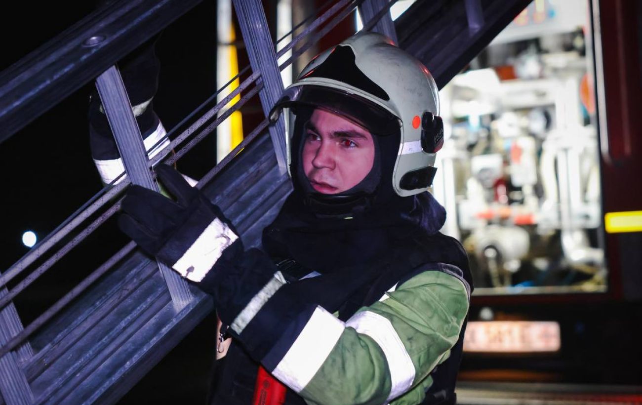 Зображення новини: У Харкові після вечірньої атаки РФ сталася пожежа: у ДСНС показали фото наслідків