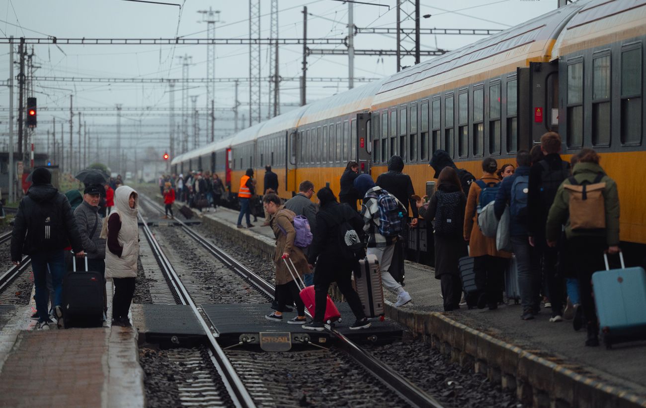 Зображення новини: "Укрзалізниця" змінює маршрути потягів через Фастів, який був атакований РФ