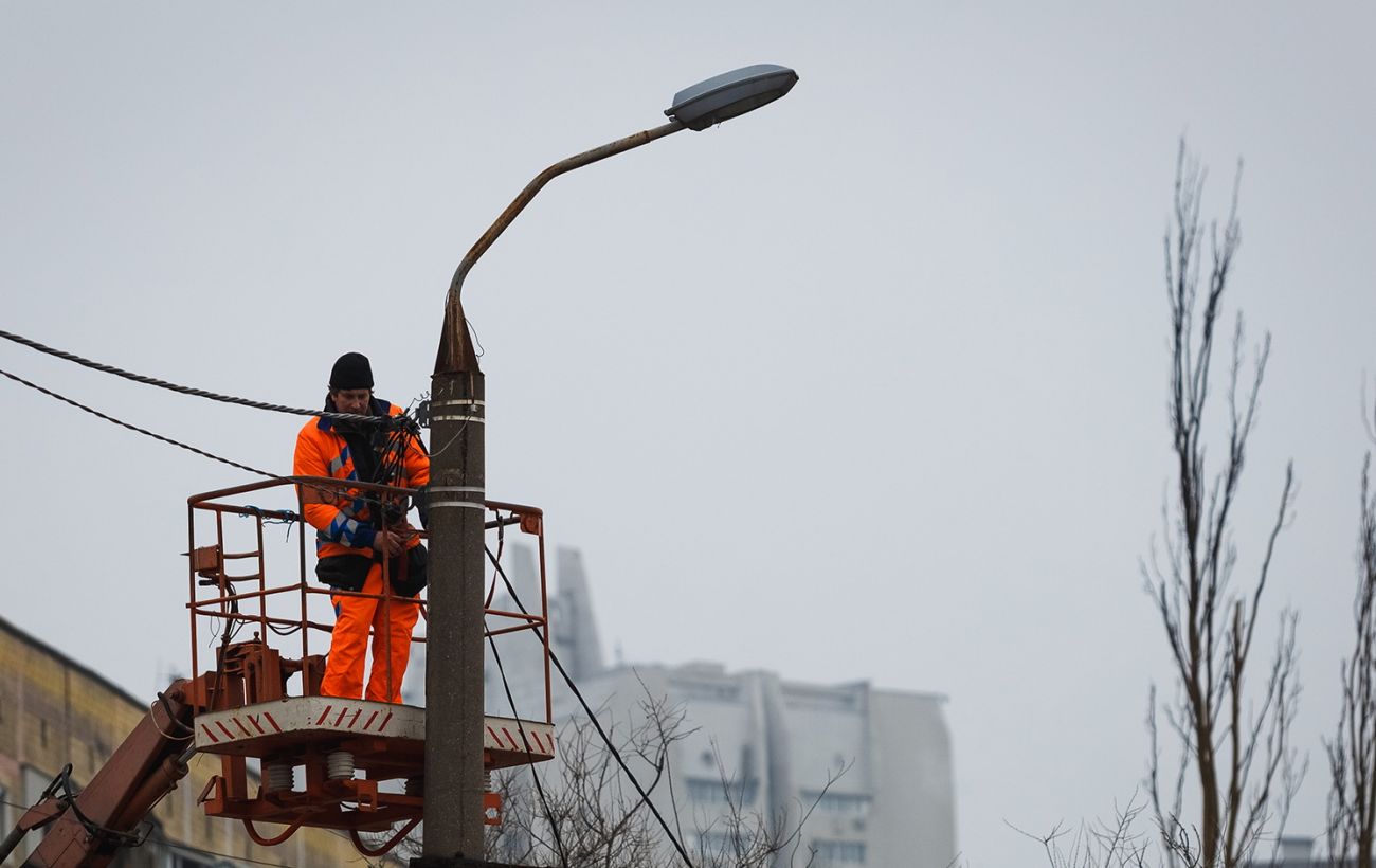 Зображення новини: В шести областях перебої зі світлом, по всій Україні буде більше відключень