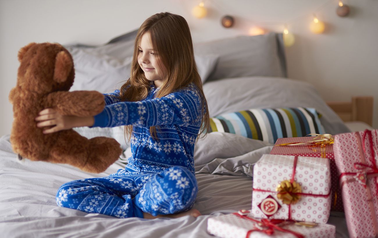 Зображення новини: Подарунки "від Миколая"? Священник пояснив, коли і як сказати дітям правду