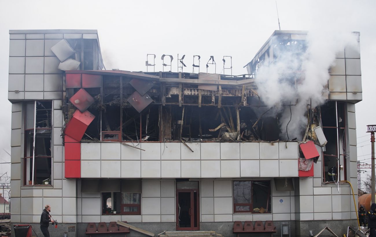 Зображення новини: Як виглядає зруйнований ударом РФ вокзал у Фастові: репортаж РБК-Україна