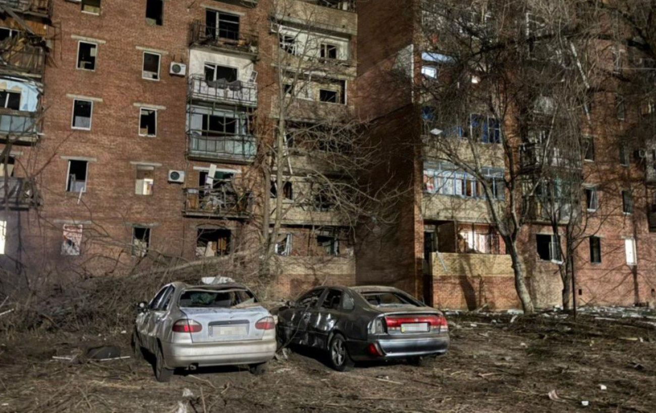 Зображення новини: РФ скинула на Слов'янськ авіабомбу: пошкоджено майже десять будинків, 6 людей поранені