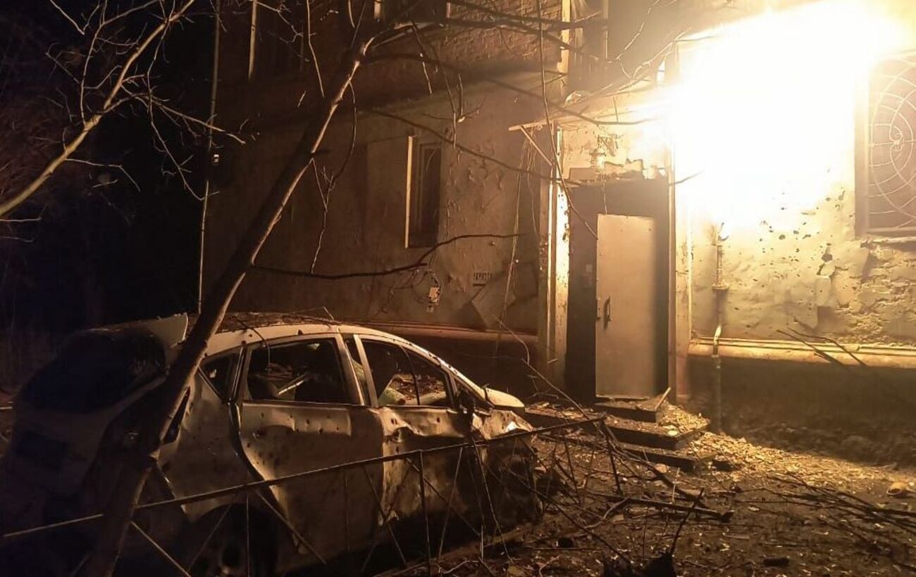 Зображення новини: У Чернігові зросла кількість постраждалих після падіння дрону біля будинку: фото наслідків