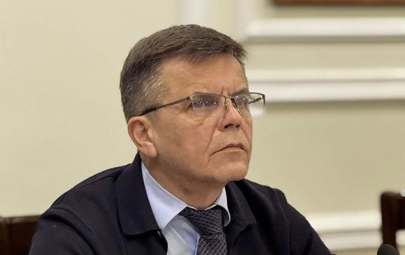 Зображення новини: Голова Служби відновлення Івано-Франківщини звільняється через тендер на дорогу до Буковелю