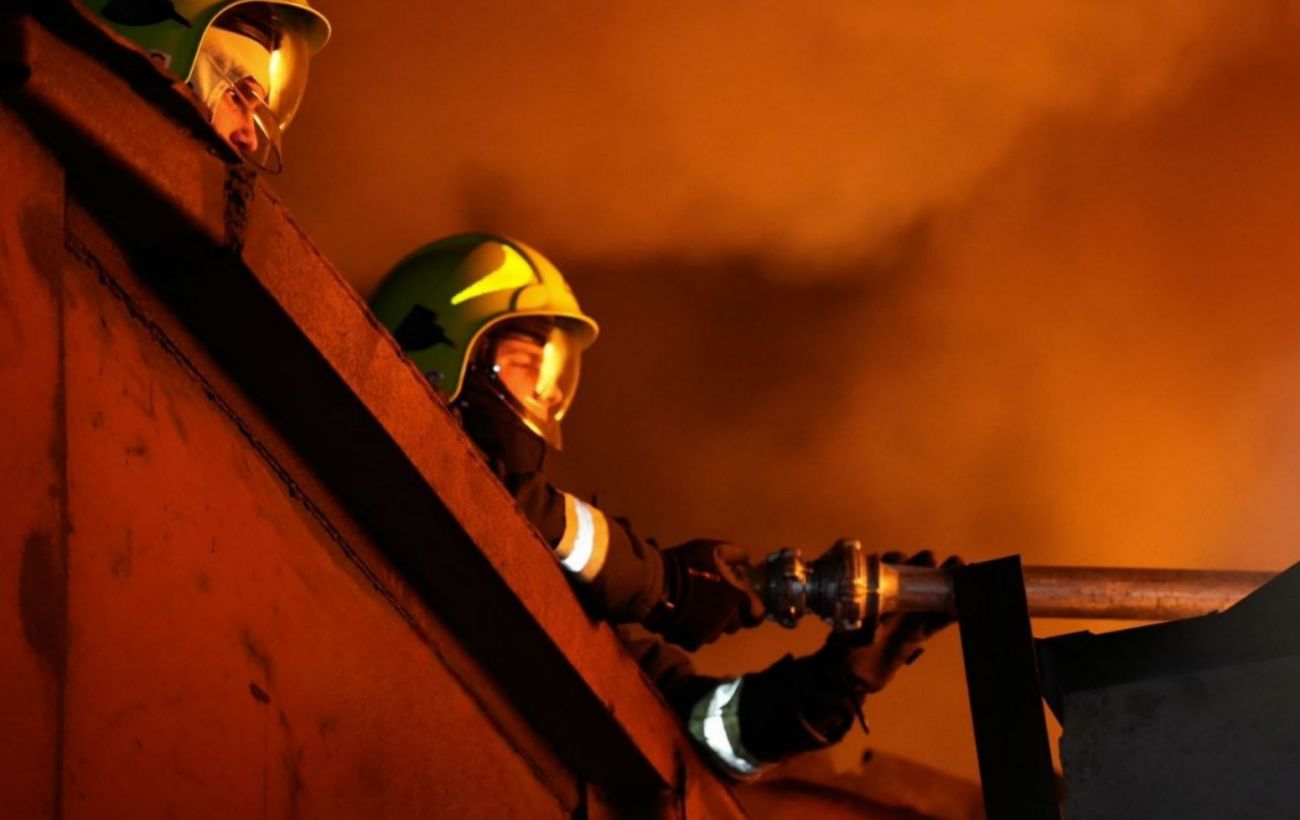 Зображення новини: РФ дронами атакувала об'єкт енергетики у Одеській області: виникло кілька пожеж