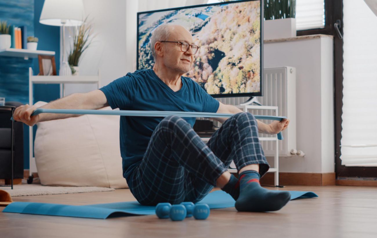 Зображення новини: 5 вправ від 79-річного лікаря, які допомагають йому бути сильним та активним