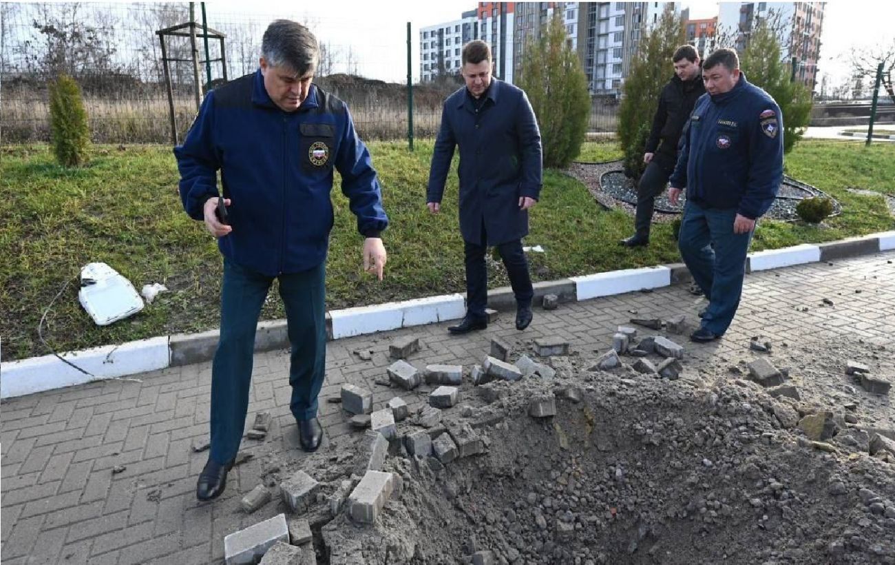Зображення новини: Впала поруч. Росіяни ледь не скинули авіабомбу на дитячий садок у Бєлгороді (фото)