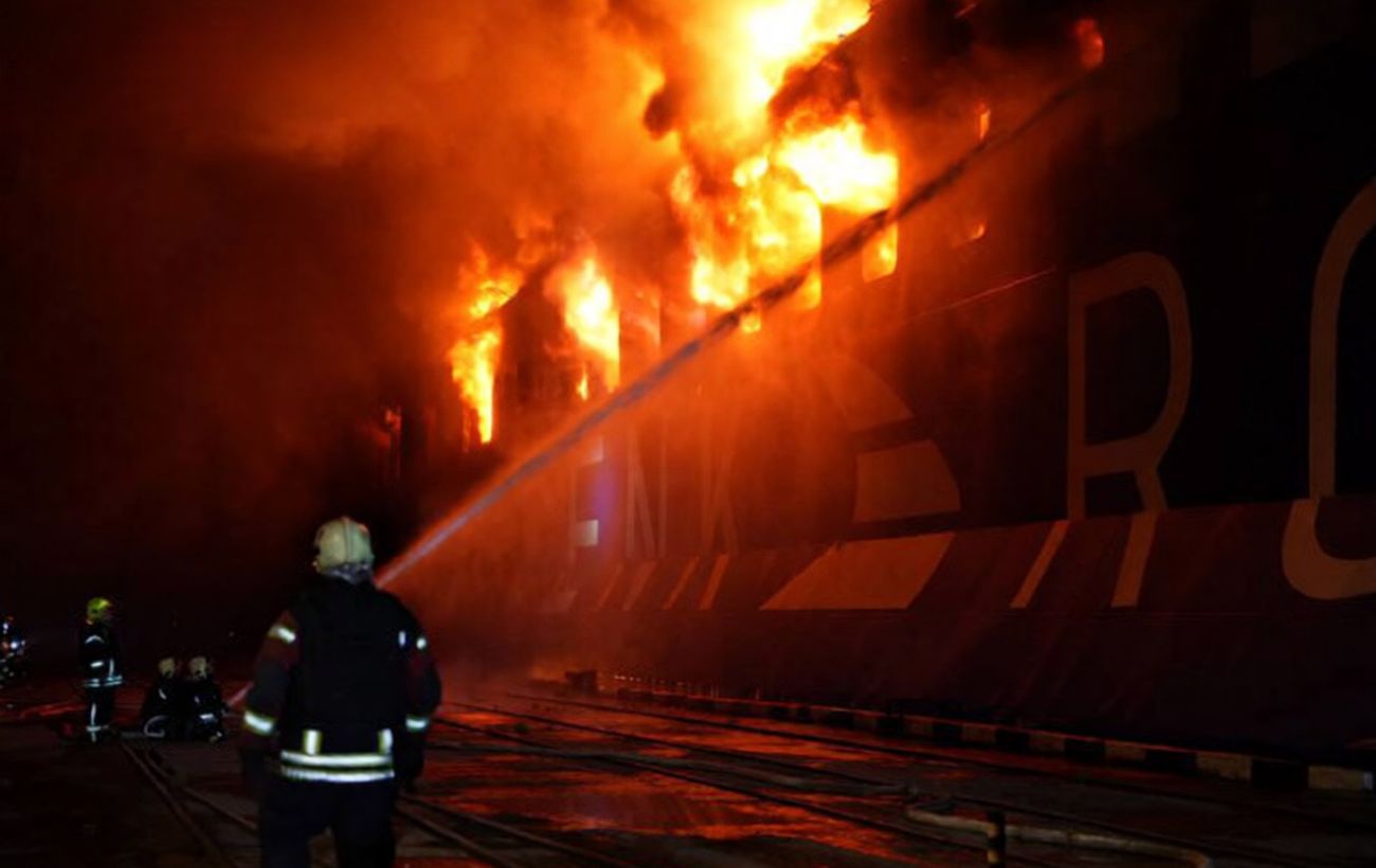 Зображення новини: Росія вдарила балістикою по кораблях в портах Одеси і Чорноморська (фото, відео)