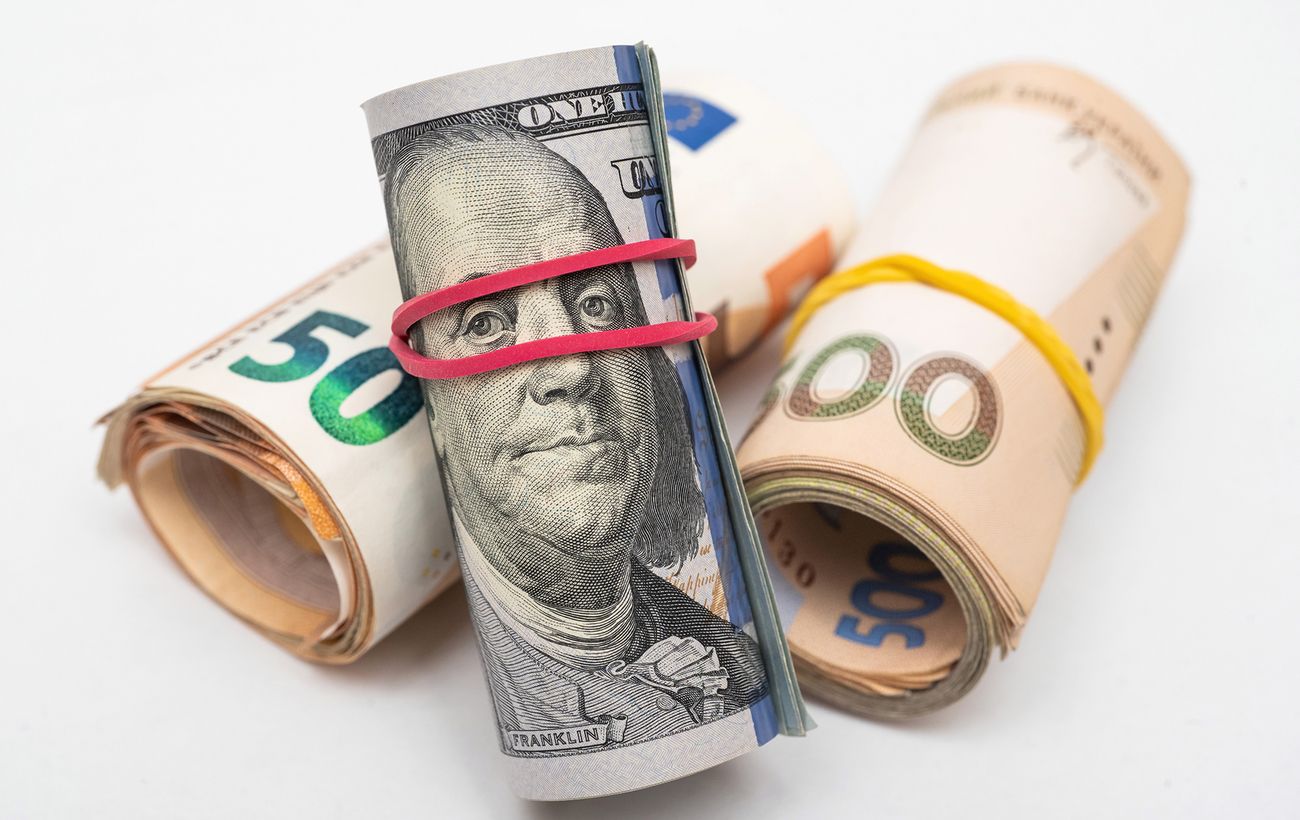 Зображення новини: Чи зростатиме курс долара та євро перед святами: прогноз банкіра