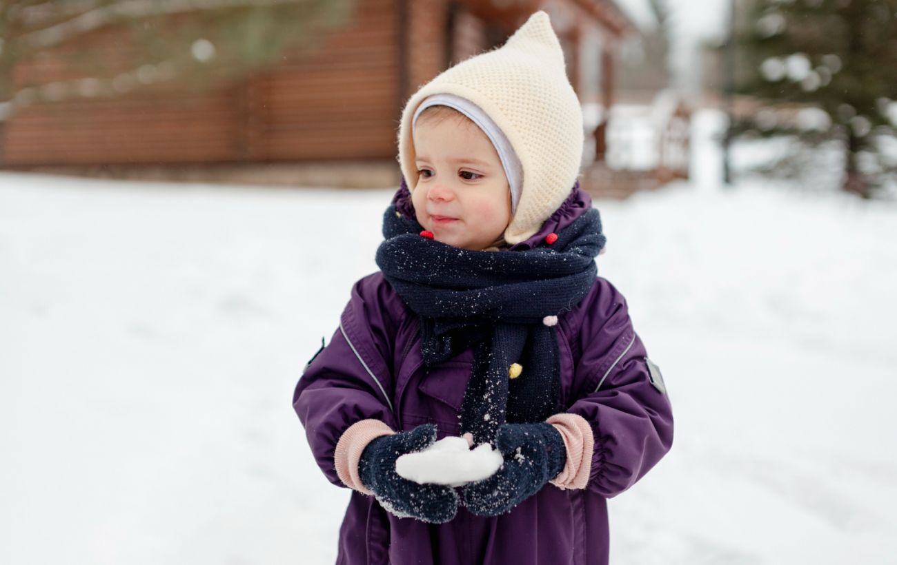 Зображення новини: Дитина з’їла сніг на вулиці? Педіатр назвала приховані загрози