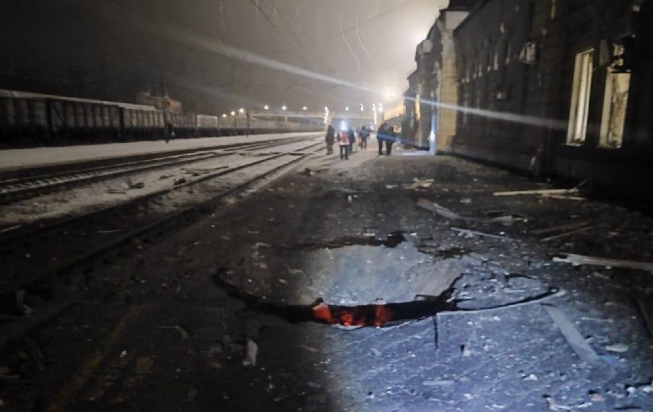 Зображення новини: Як виглядає пошкоджений ударом РФ вокзал у П’ятихатках: в "Укрзалізниці" показали наслідки