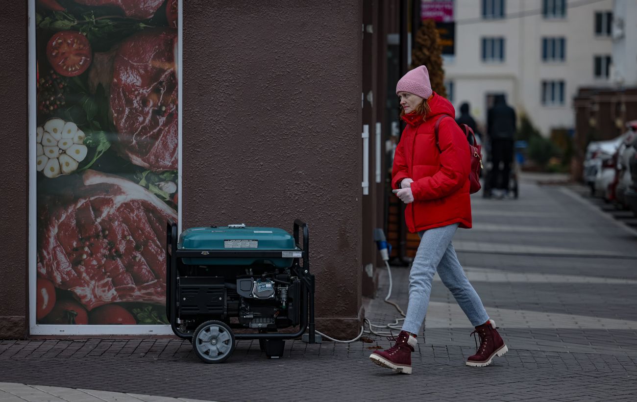 Зображення новини: Де та як сьогодні в Україні вимикають світло: список областей та графіків