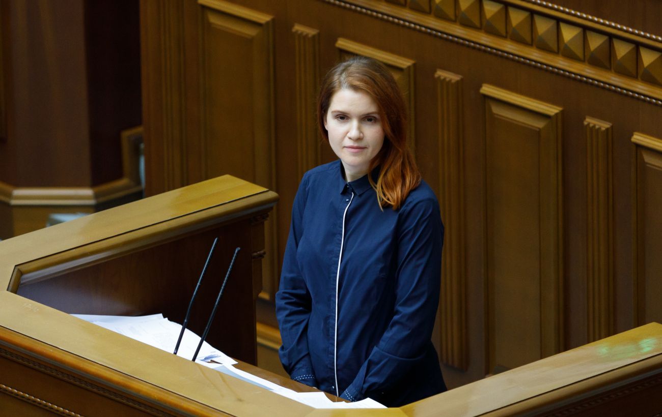 Зображення новини: Безугла заблокувала трибуну Ради: між депутатами виникла штовханина