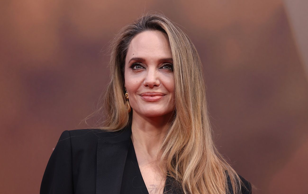 Зображення новини: "Дуже особиста історія". Анджеліна Джолі заговорила про рак у новій фотосесії