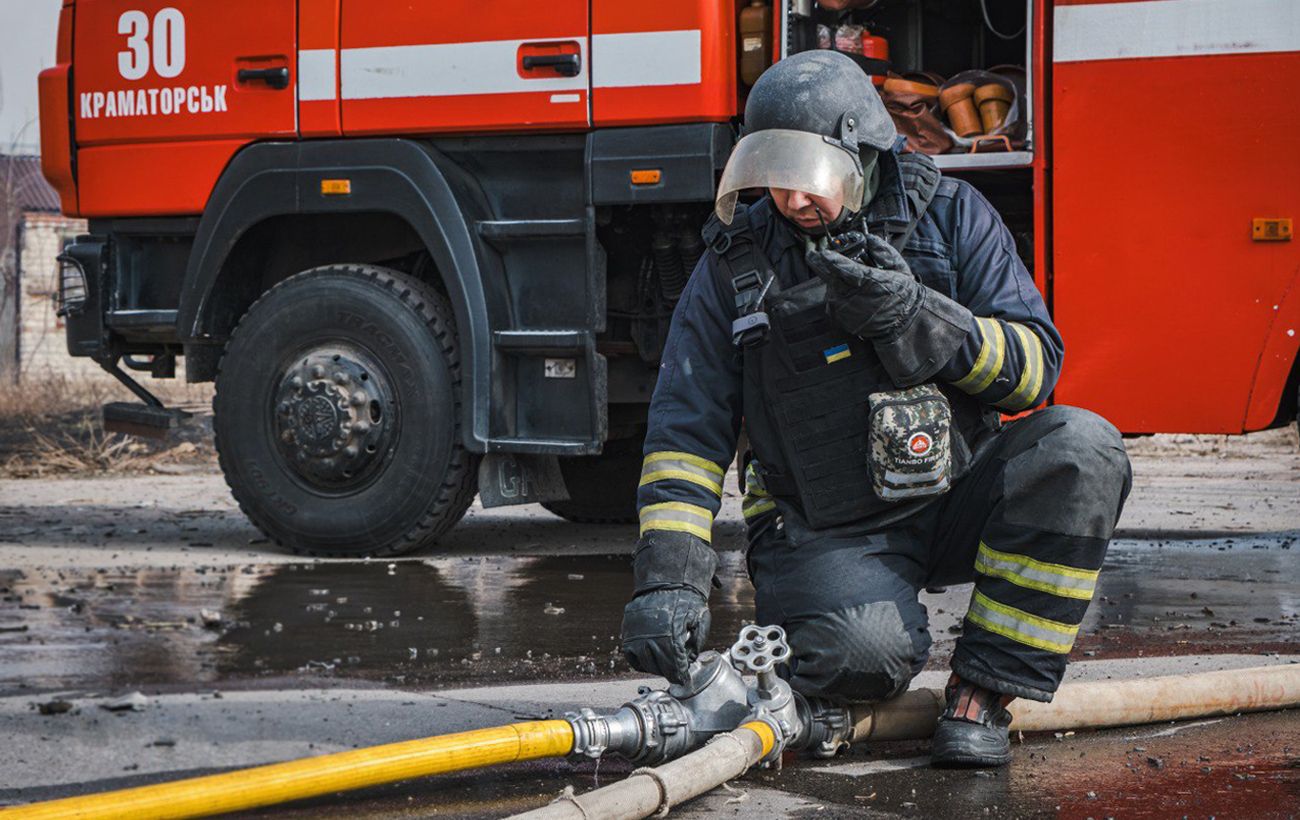 Зображення новини: РФ атакувала дроном рятувальників у Дружківці: пошкоджене авто, є поранені