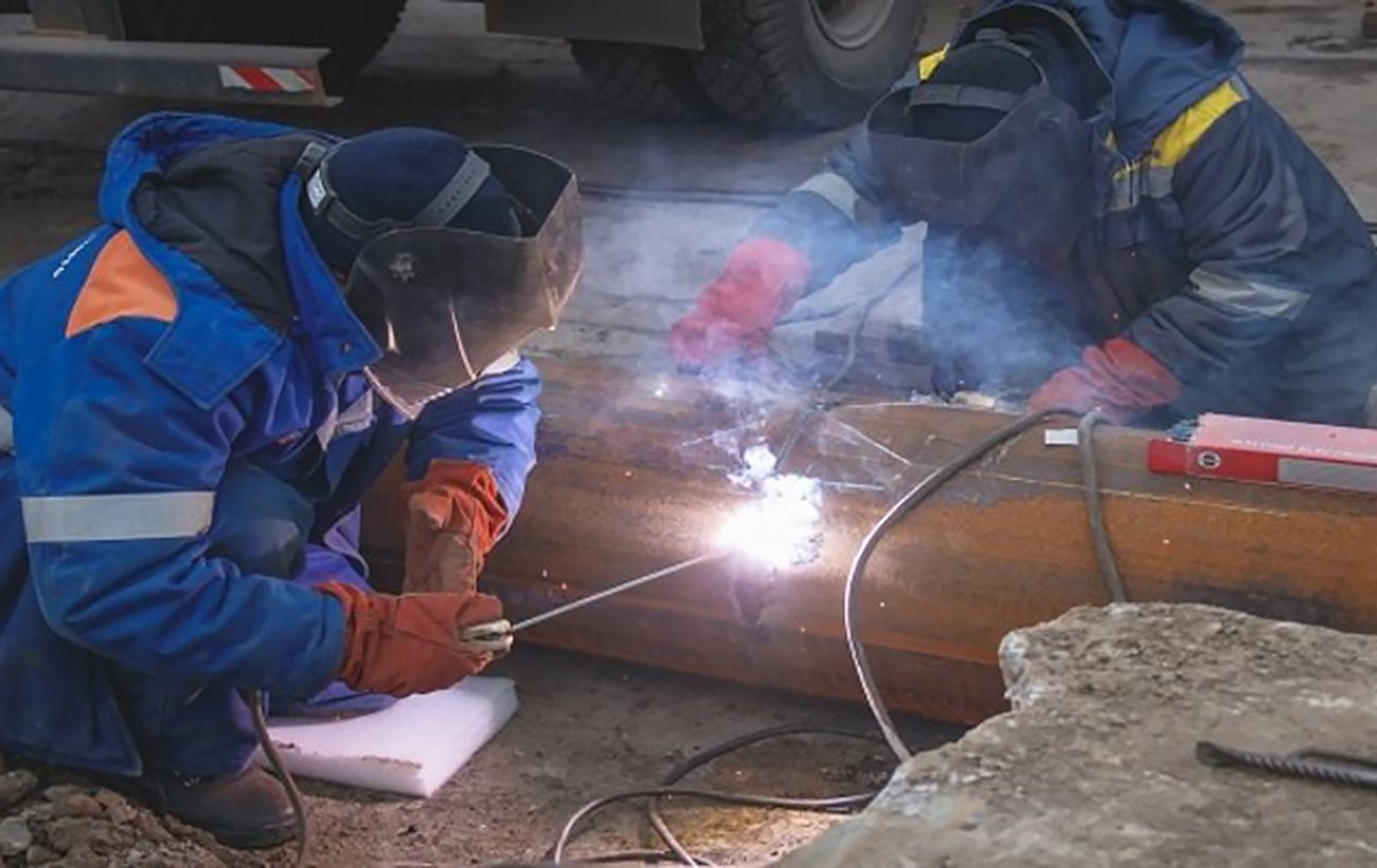 Зображення новини: Авто "пливуть вулицею": у Дніпровському районі Києва стався потоп через прорив труби (відео)