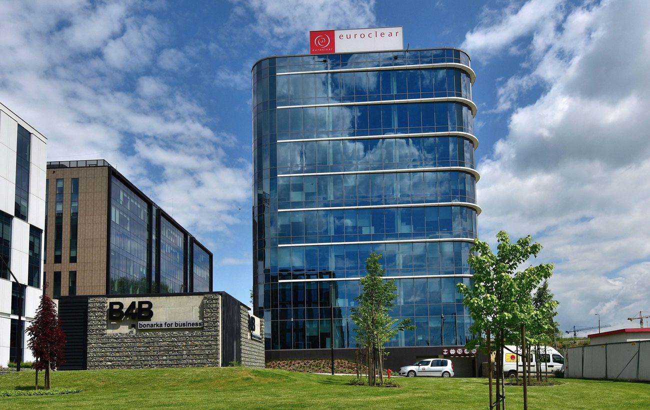 Зображення новини: Країни ЄС розділились на два табори щодо вирішення питання активів РФ, - Politico