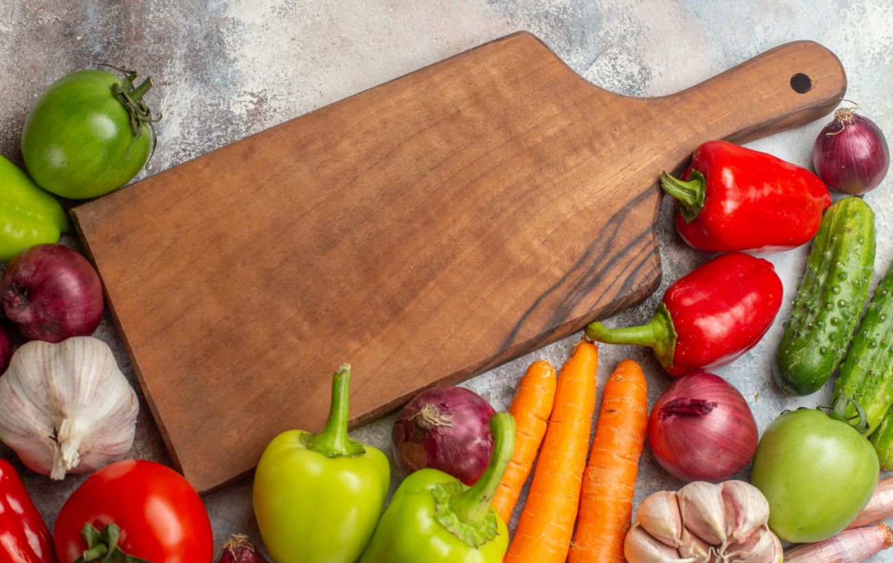Зображення новини: Три способи очищення кухонної дошки, щоб надійно видалити усі бактерії