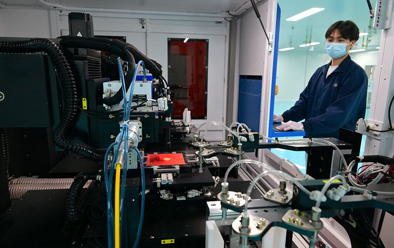 Зображення новини: Китай розробив свій "Мангеттенський проєкт" для конкурування в чіпах для ШІ, - Reuters