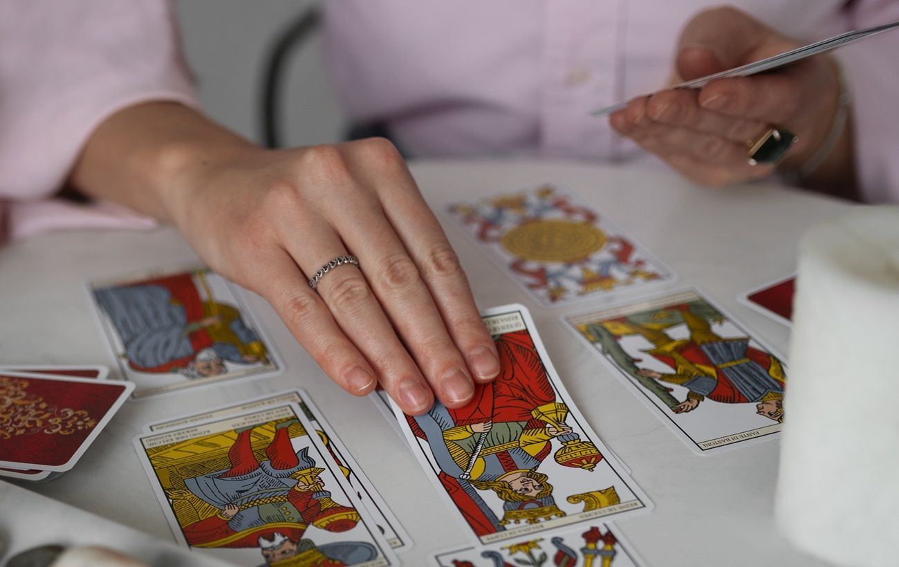 Зображення новини: Таро-гороскоп на 19 грудня: які знаки Зодіаку опиняться на порозі доленосних рішень