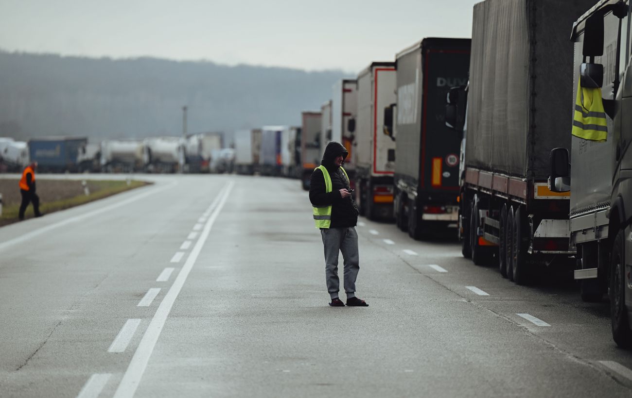 Зображення новини: Під атакою мости - на кордоні затримки. Чому РФ б'є по Маяках Одеської області