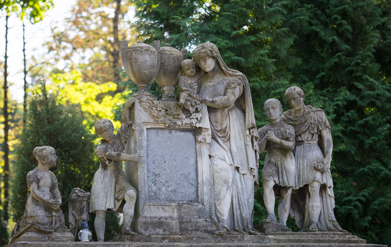 Зображення новини: Життя на кістках: міста України та світу, збудовані на старих цвинтарях