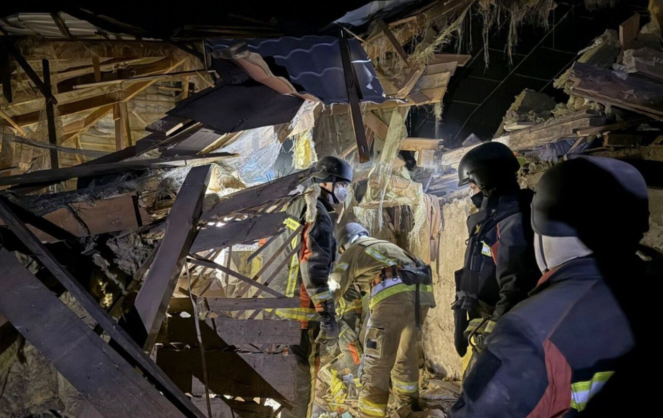 Зображення новини: Росіяни вдарили по Ізюму КАБами: рятувальники деблокували тіла двох загиблих