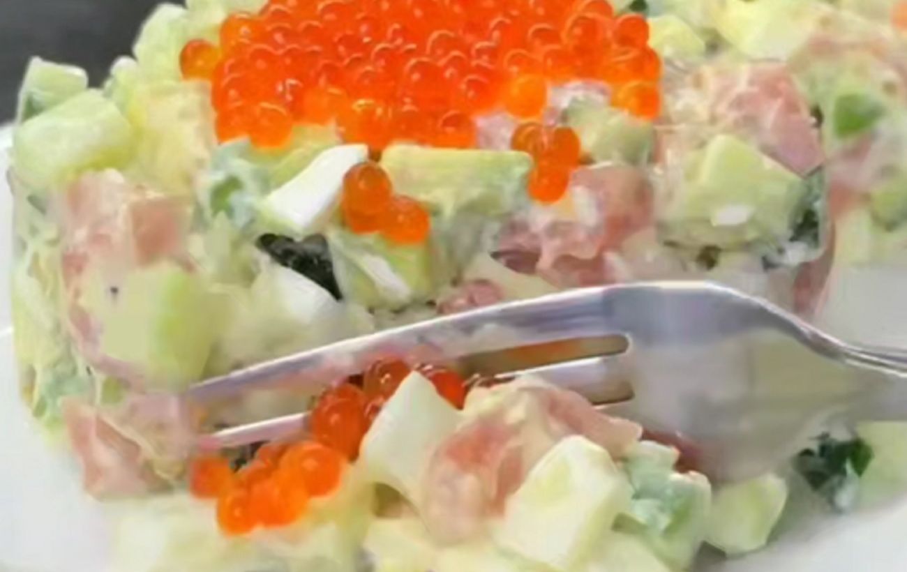 Зображення новини: Салат із червоною рибою без майонезу: легкий рецепт для святкового меню