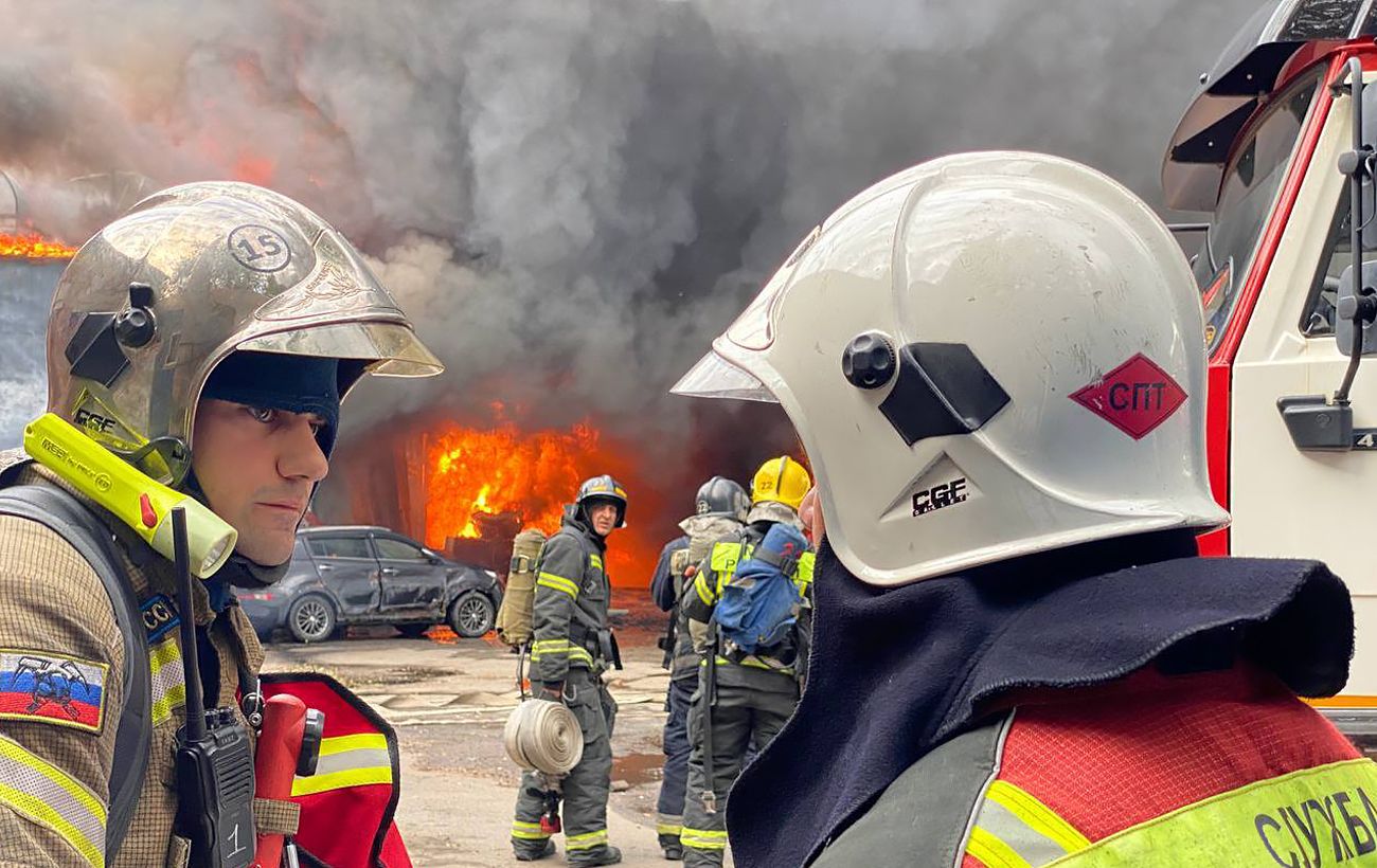 Зображення новини: У Будьонновську вибухи і пожежа: місцеві мешканці кажуть, що горить хімзавод