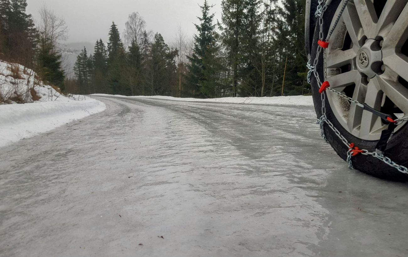 Зображення новини: Як зменшити гальмівний шлях на слизькій дорозі: лайфхаки