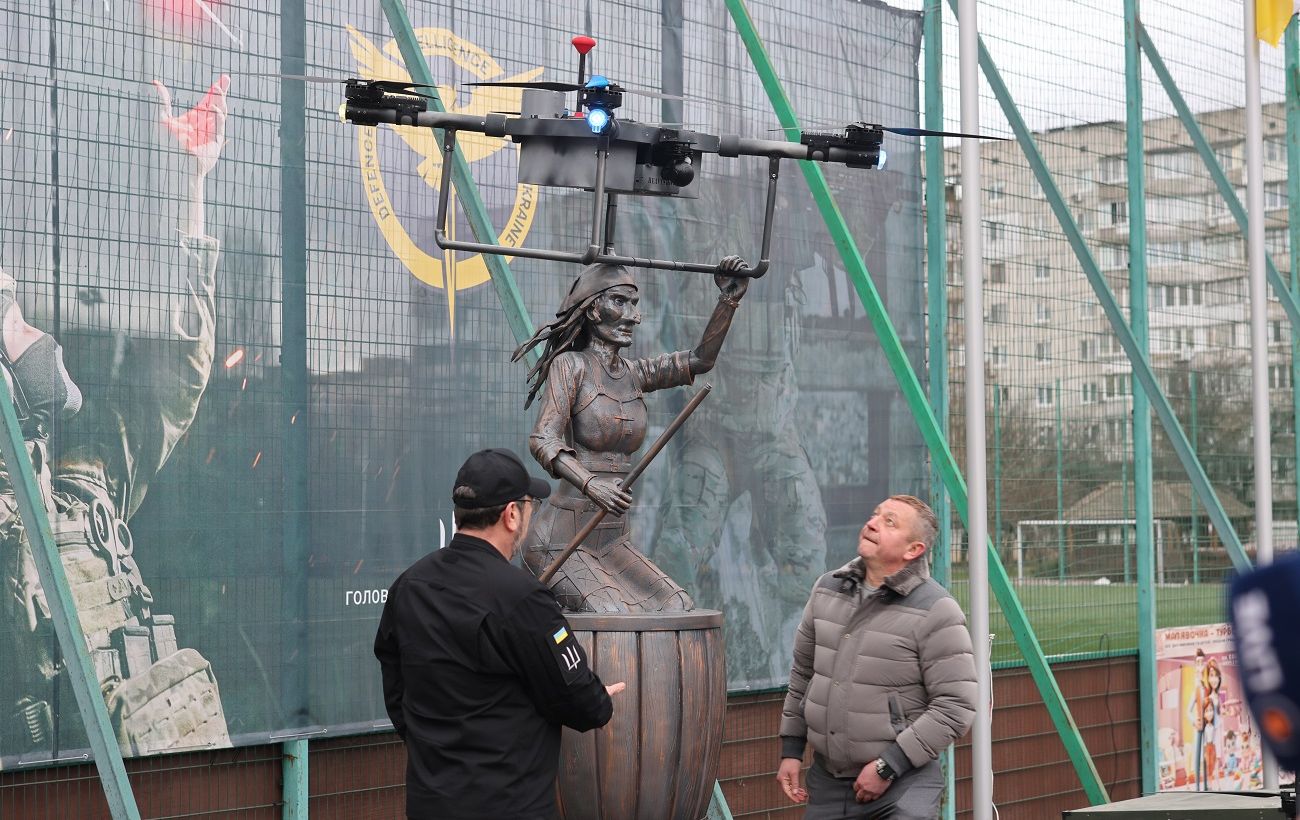 Зображення новини: Та сама "Баба Яга". У Вишневому за участі ГУР відкрили пам'ятник легендарному дрону