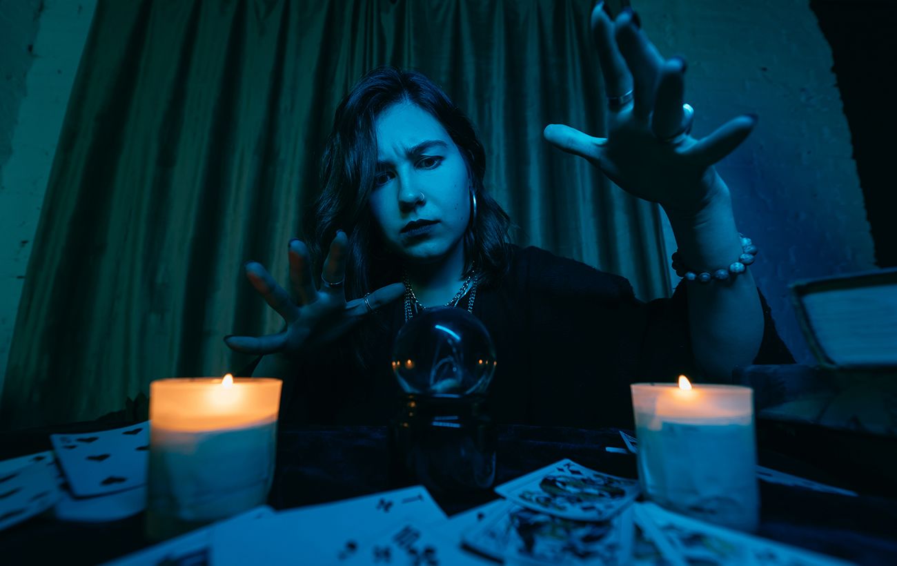 Зображення новини: Ворожка, астролог і хіромант: які "магічні" професії офіційно існують в Україні