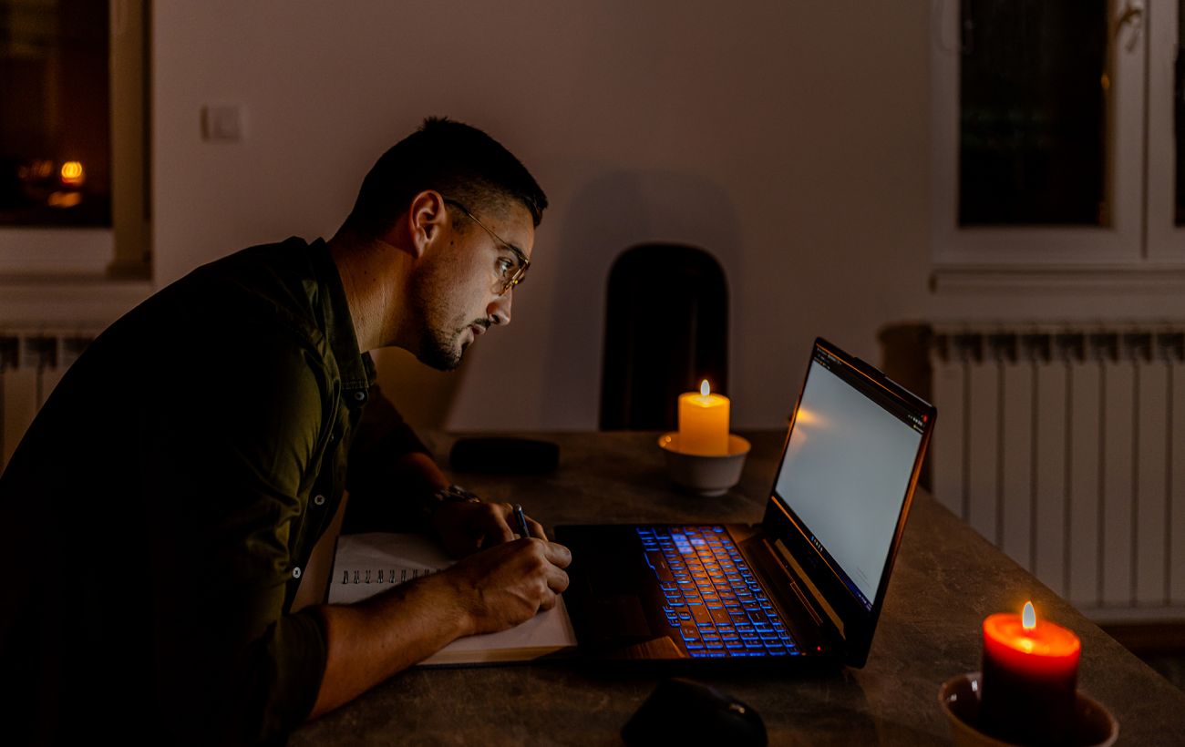 Зображення новини: Знов у більшості регіонів: в "Укренерго" повідомили про графіки відключень 26 грудня