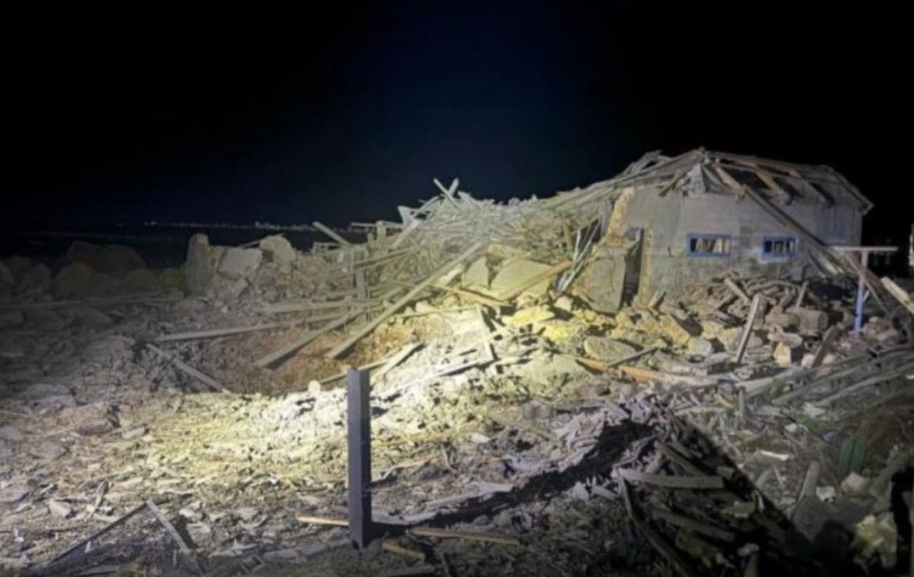 Зображення новини: РФ вдарила авіабомбами по приватних будинках під Запоріжжям: є постраждалі