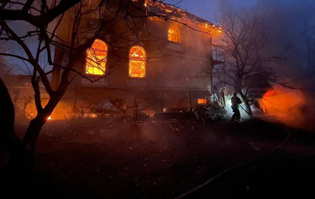 Зображення новини: Атака РФ на Київ: вогонь може розповсюдитися на будинок для літніх людей