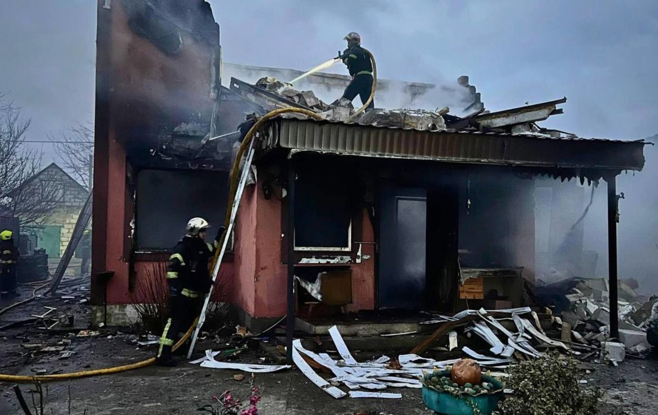 Зображення новини: Росіяни атакували промислові та житлові обʼєкти у Київській області: фото наслідків