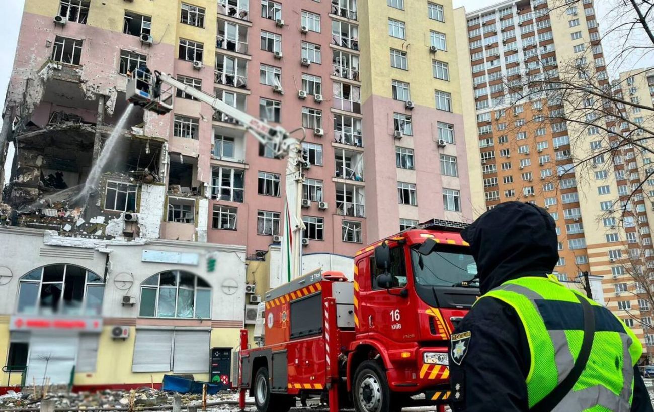 Зображення новини: Пошкодження у 7 районах, влучання у ДЕПО та гуртожиток: все про подвійний удар РФ  по Києву