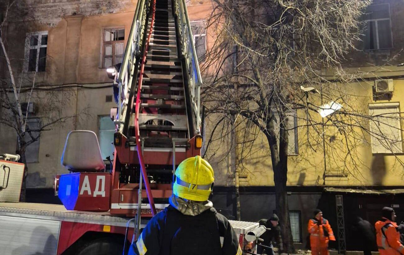 Зображення новини: Ворожа атака на Одесу: в МВА показали, як ліквідовують наслідки